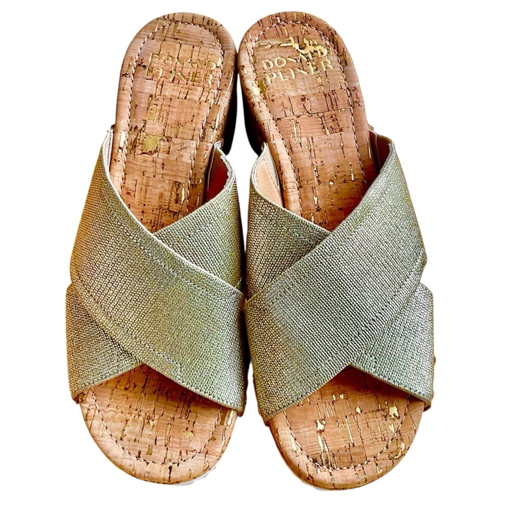 Donald J. Pliner Gold metallic Criss-Cross Sandals, size 6.5